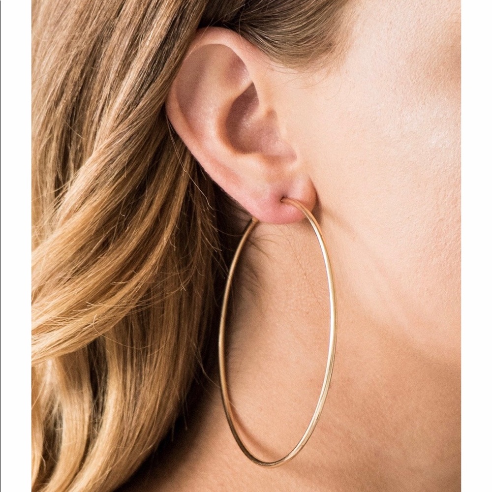 Paparazzi gold hoop earring